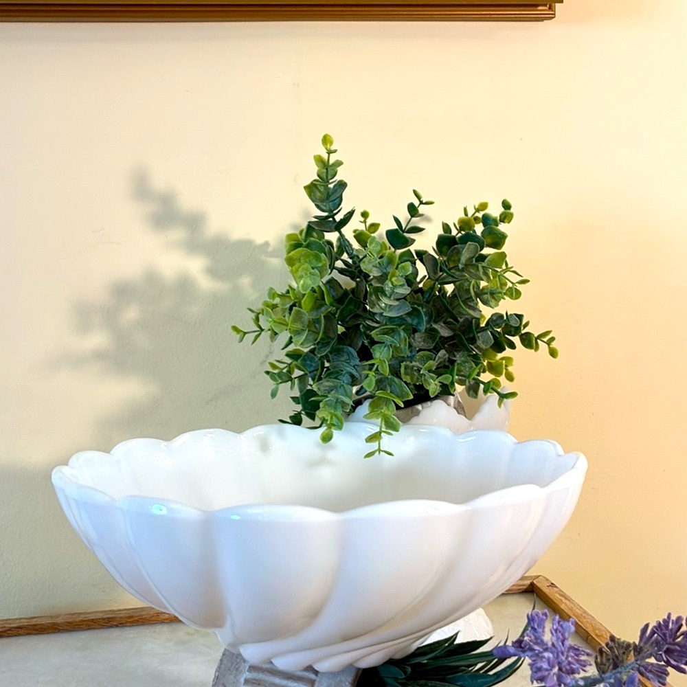 Elegant White Scalloped Bowl